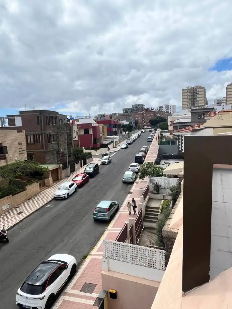 Vista exterior de Casa adosada en venta en Las Palmas de Gran Canaria con Amueblado