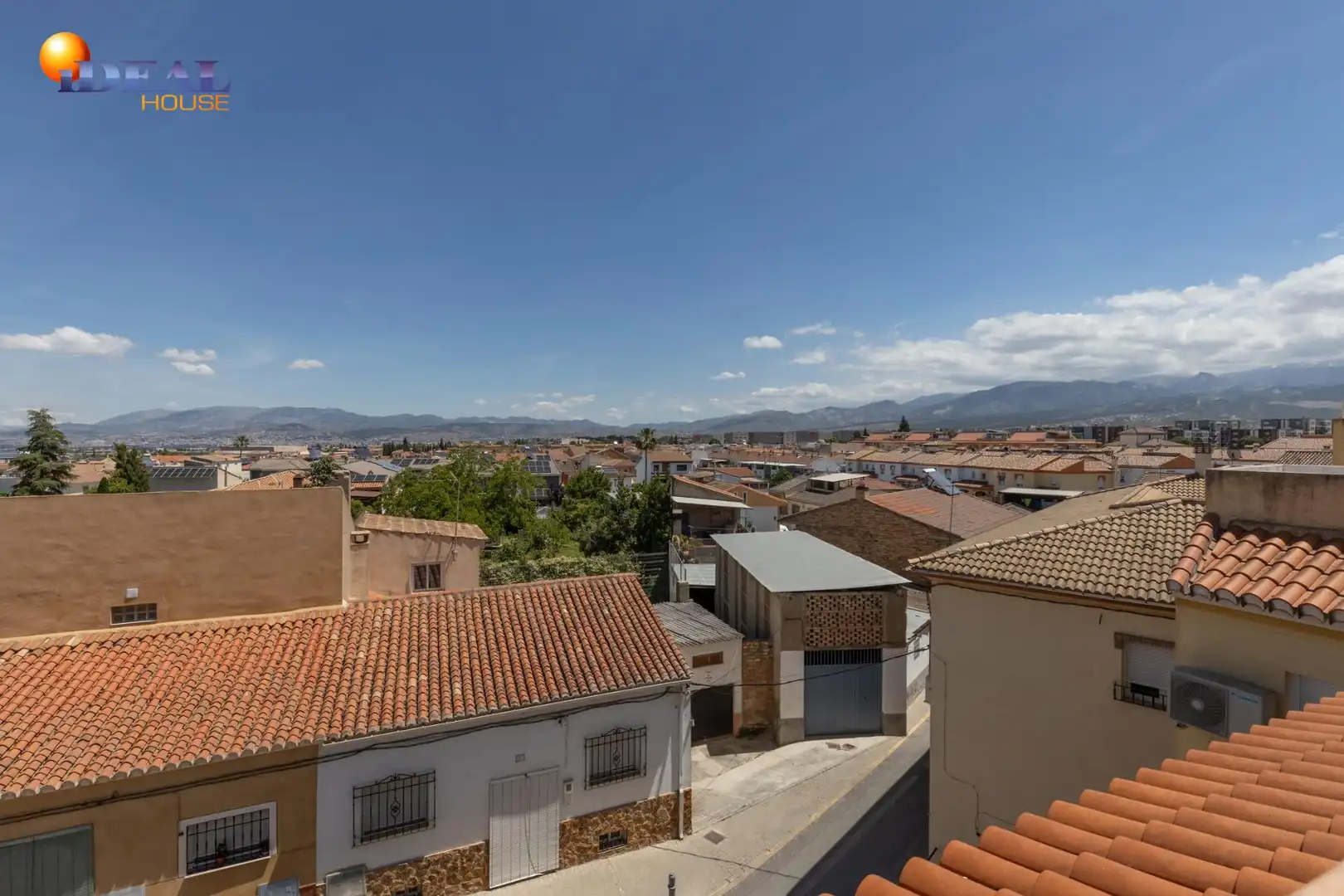 Vista exterior de Ático en venta en Alhendín con Aire acondicionado, Terraza y Trastero