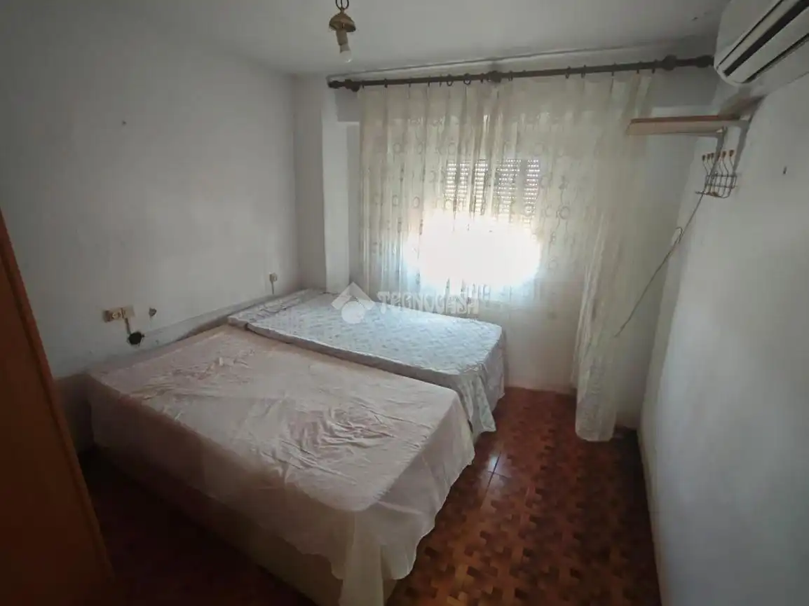 Dormitori de Casa adosada en venda en Espeluy amb Aire condicionat i Terrassa
