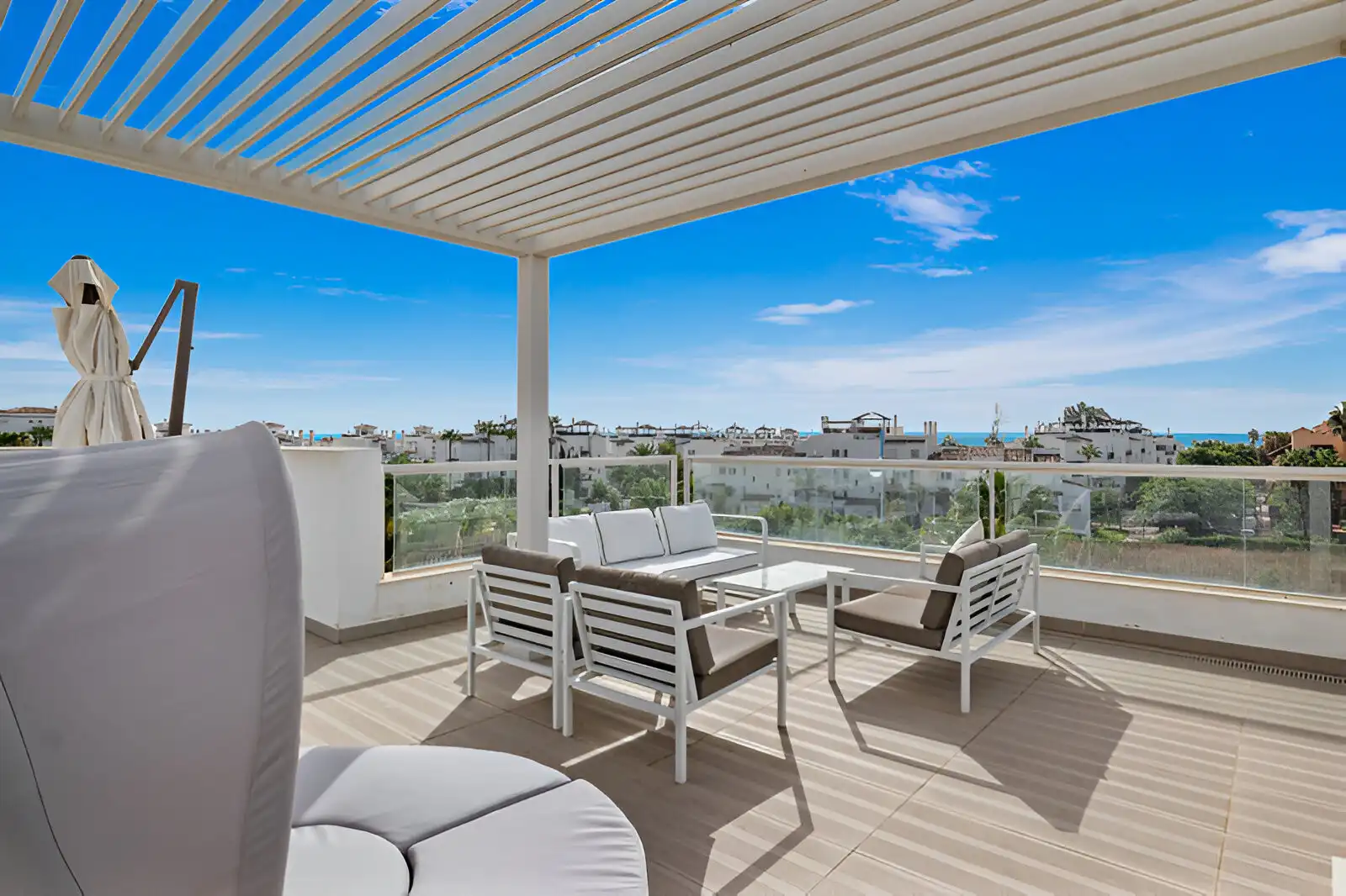Penthouse with pool for sale in Marbella Centro
