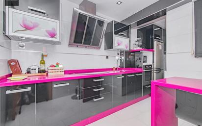 Kitchen of Flat for sale in  Granada Capital