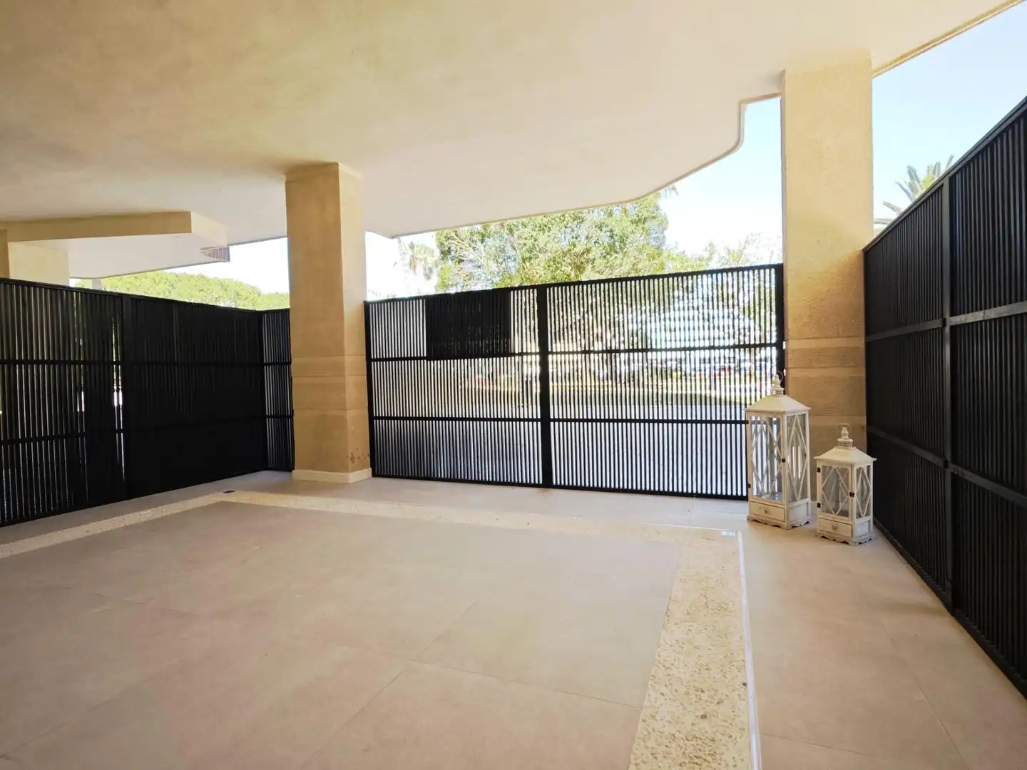 Terrasse von Erdgeschoss zum Verkauf in Fuengirola mit Klimaanlage, Heizung und Terrasse