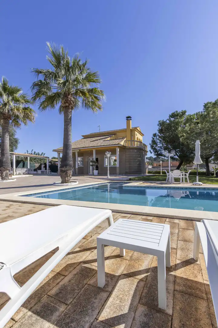 Piscina de Casa o chalet en venta en Torrent con Aire acondicionado, Calefacción y Jardín privado