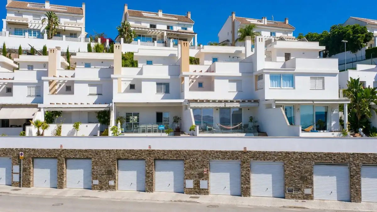 Vista exterior de Casa adosada en venta en Málaga Capital con Aire acondicionado, Terraza y Trastero