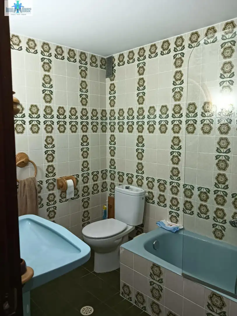 Bathroom of Flat for rent in Albacete  with Air Conditioner, Parquet flooring and Furnished
