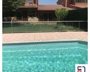 Swimming pool of House or chalet for sale in Valladolid Capital  with Heating, Private garden and Terrace