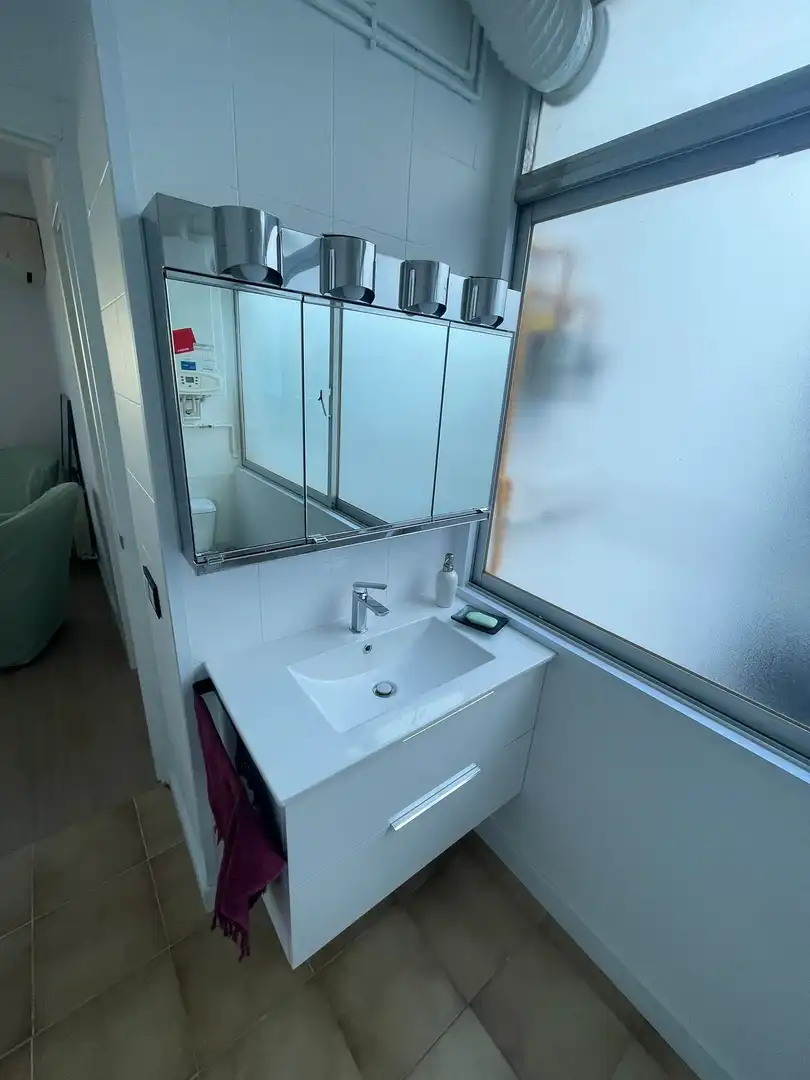 Baño de Ático de alquiler en Tarragona con Aire acondicionado, Calefacción y Parquet