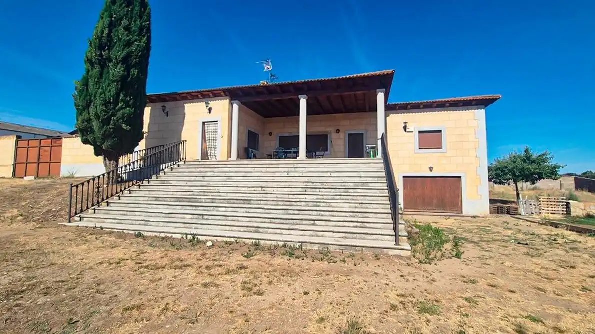 Vista exterior de Casa o chalet en venta en Ledesma