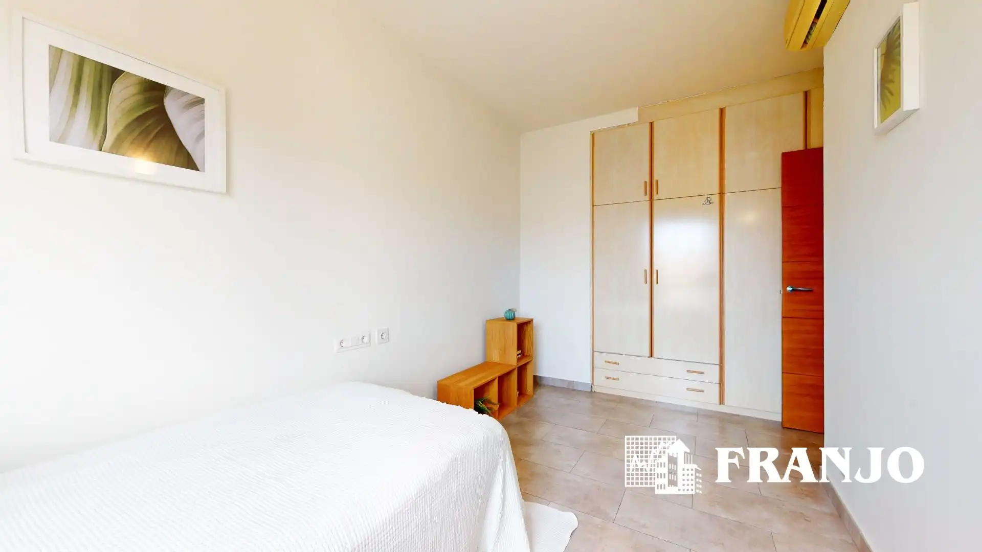 Schlafzimmer von Dachboden zum Verkauf in Sabadell mit Heizung, Terrasse und Schwimmbad