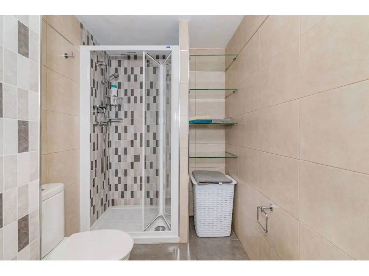 Badezimmer von Wohnungen zum Verkauf in Almuñécar