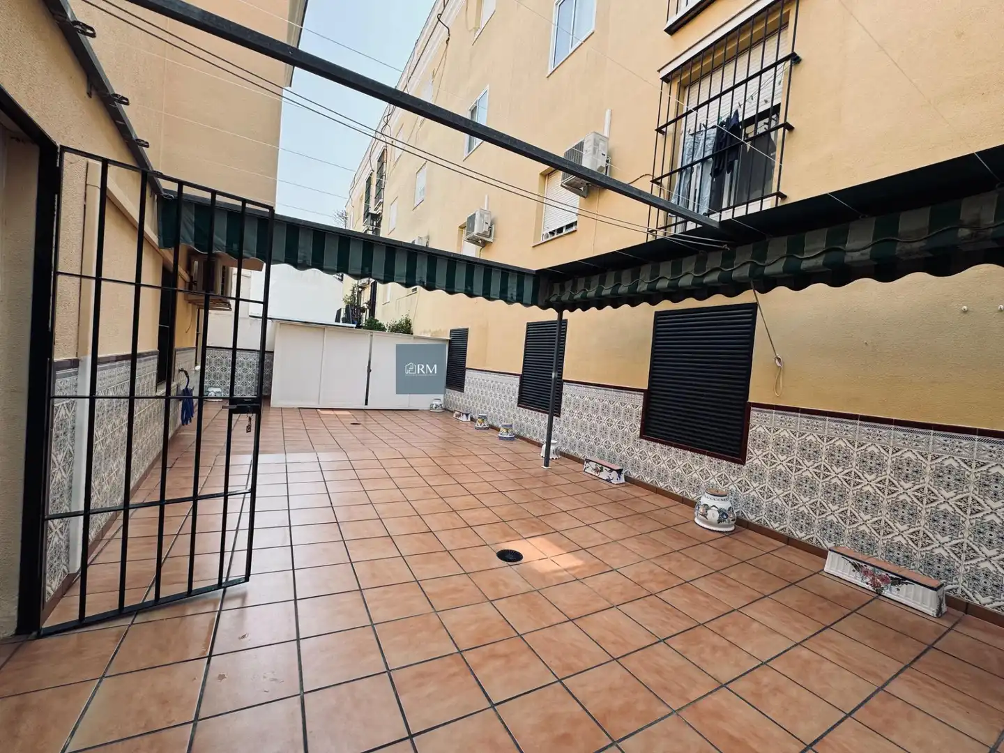Vista exterior de Piso en venta en Sanlúcar de Barrameda con Aire acondicionado, Calefacción y Parquet