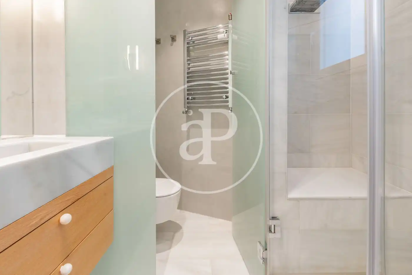 Badezimmer von Wohnung zum Verkauf in Madrid mit Klimaanlage, Heizung und Terrasse