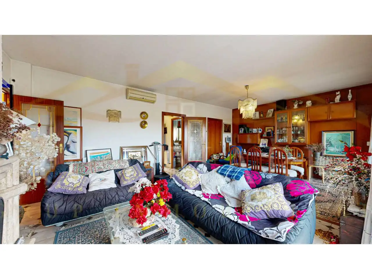 Sala d'estar de Casa o xalet en venda en Corbera de Llobregat amb Aire condicionat, Calefacció i Jardí privat