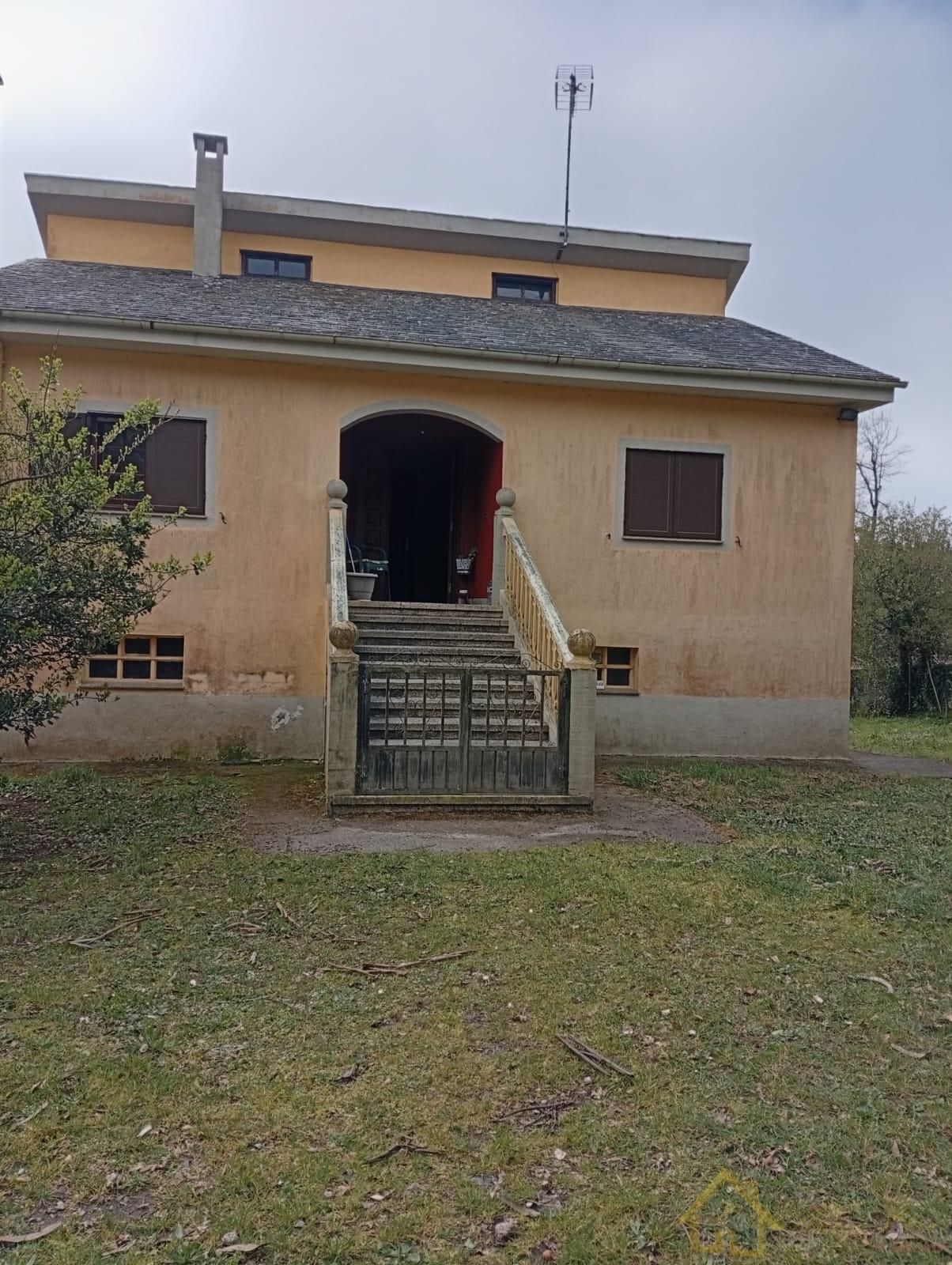 Vista exterior de Casa o xalet en venda en Outeiro de Rei amb Traster i Moblat