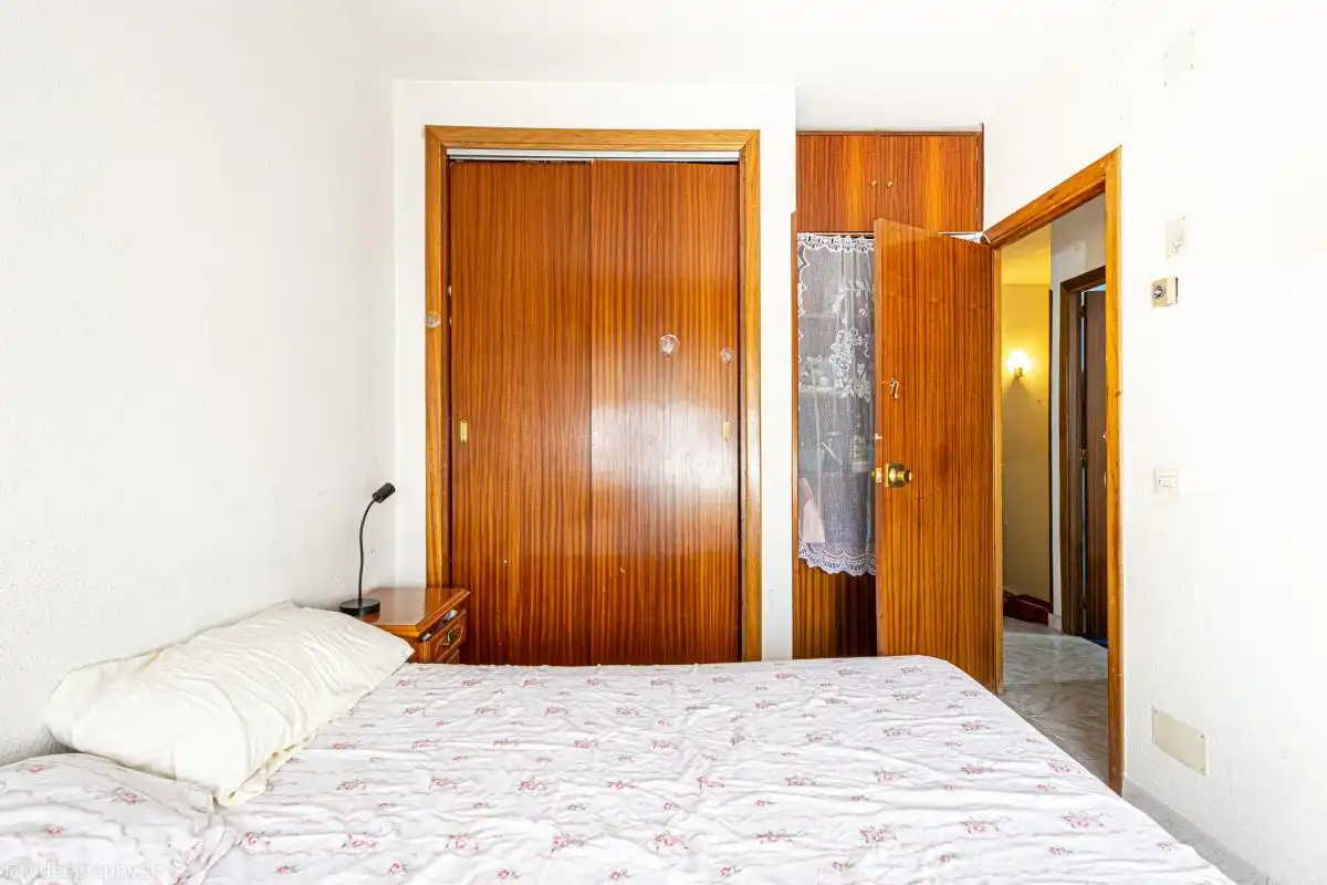 Schlafzimmer von Einfamilien-Reihenhaus zum Verkauf in Paracuellos de Jarama mit Klimaanlage, Heizung und Privatgarten