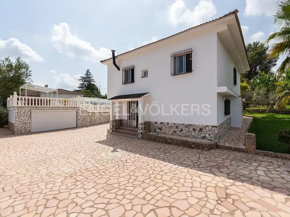 Vista exterior de Casa o xalet en venda en Alberic amb Aire condicionat, Calefacció i Jardí privat