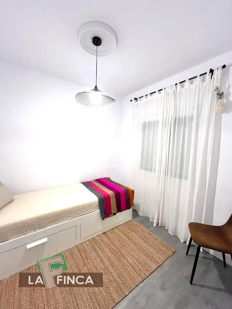 Habitación de Piso en venta en Oviedo  con Calefacción, Terraza y Trastero