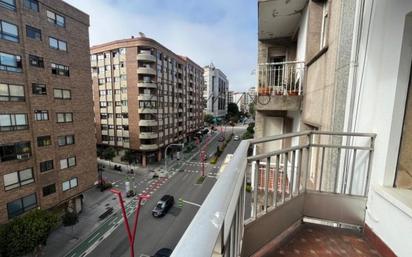 Vista exterior de Pis en venda en Vigo  amb Terrassa