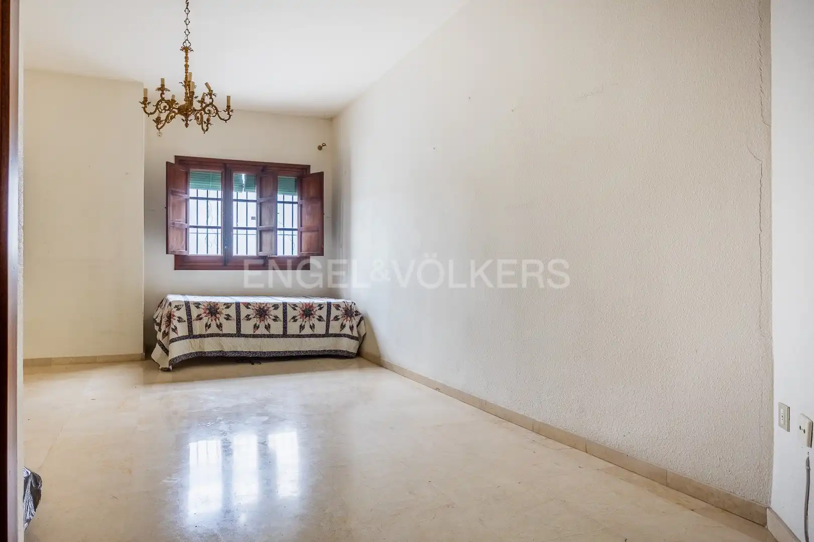 Living room of Flat for sale in Sevilla  with Air Conditioner and Heating