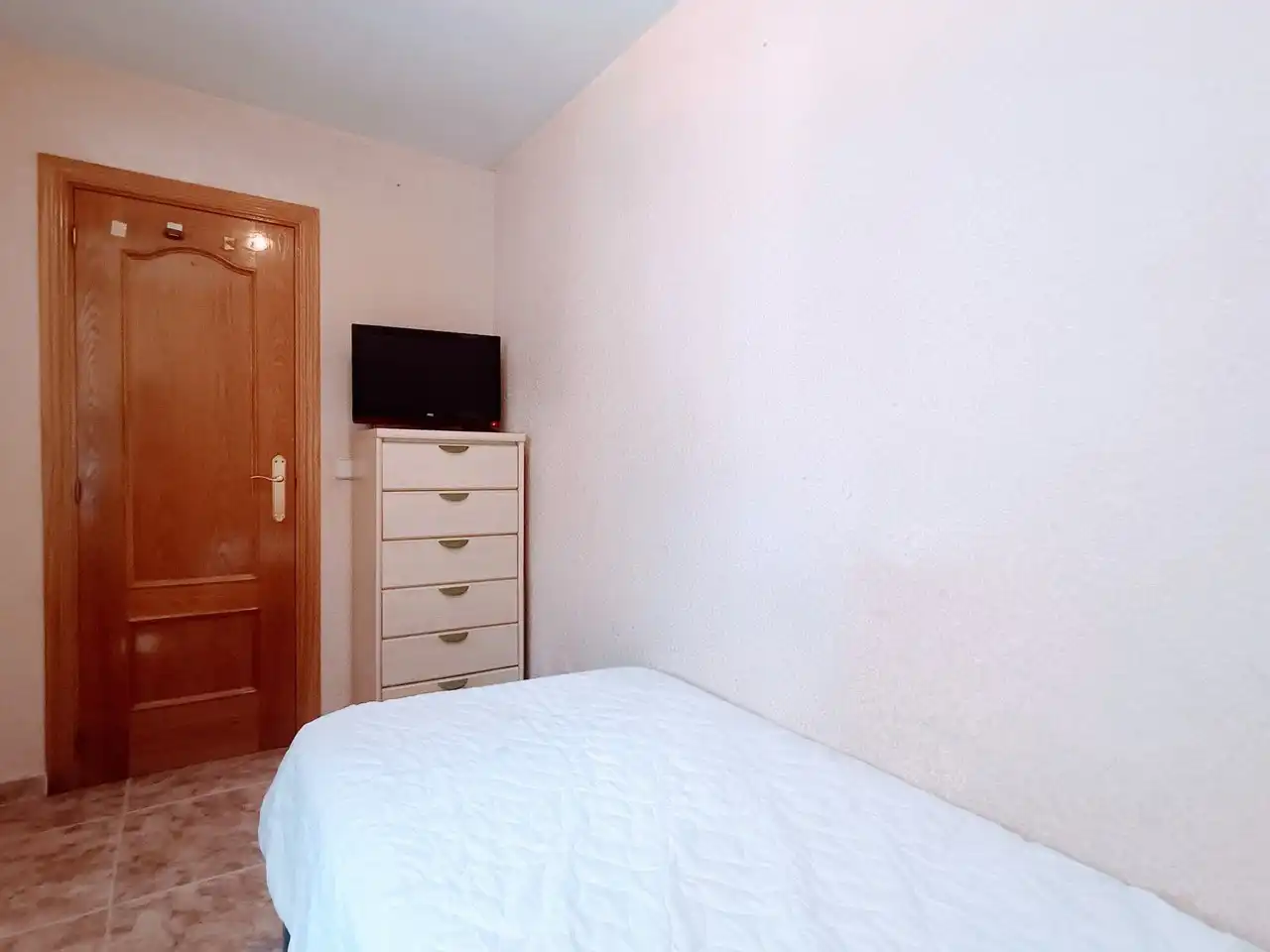 Bedroom of Flat for rent in Madrid  with Air Conditioner and Furnished