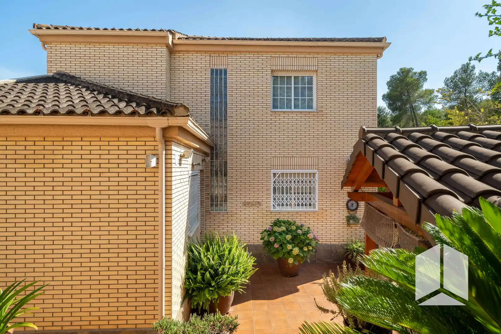 Exterior view of Houses for sale in Sant Vicenç Dels Horts  with Storage room and Swimming Pool