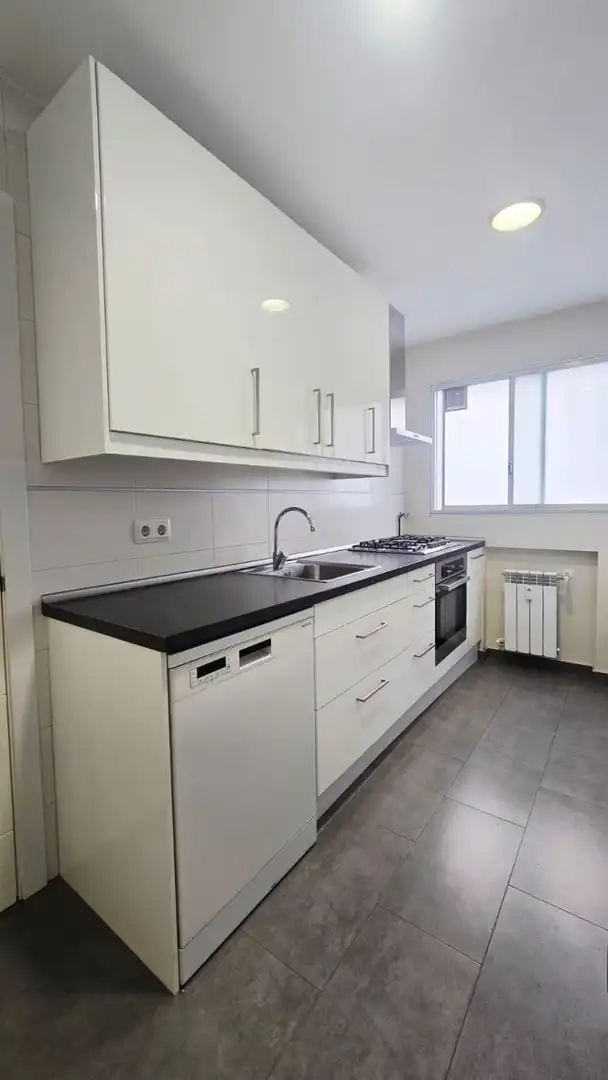 Flat with terrace to rent in del General Pardiñas, imagen 11