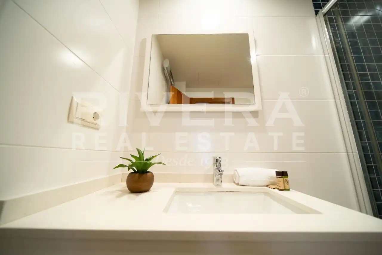 Badezimmer von Wohnung zum Verkauf in Sanxenxo mit Heizung, Terrasse und Abstellraum