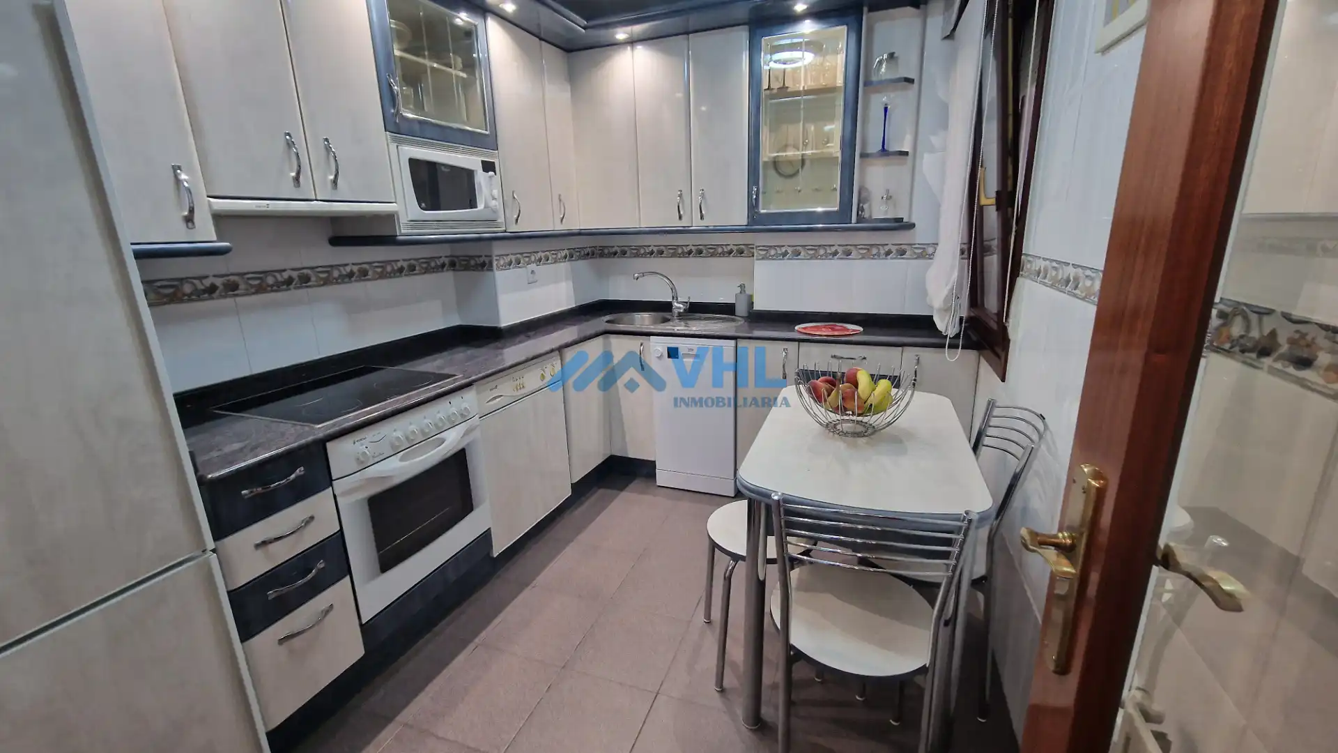 Flat for rent in Calle Leonardo Rucabado, Centro