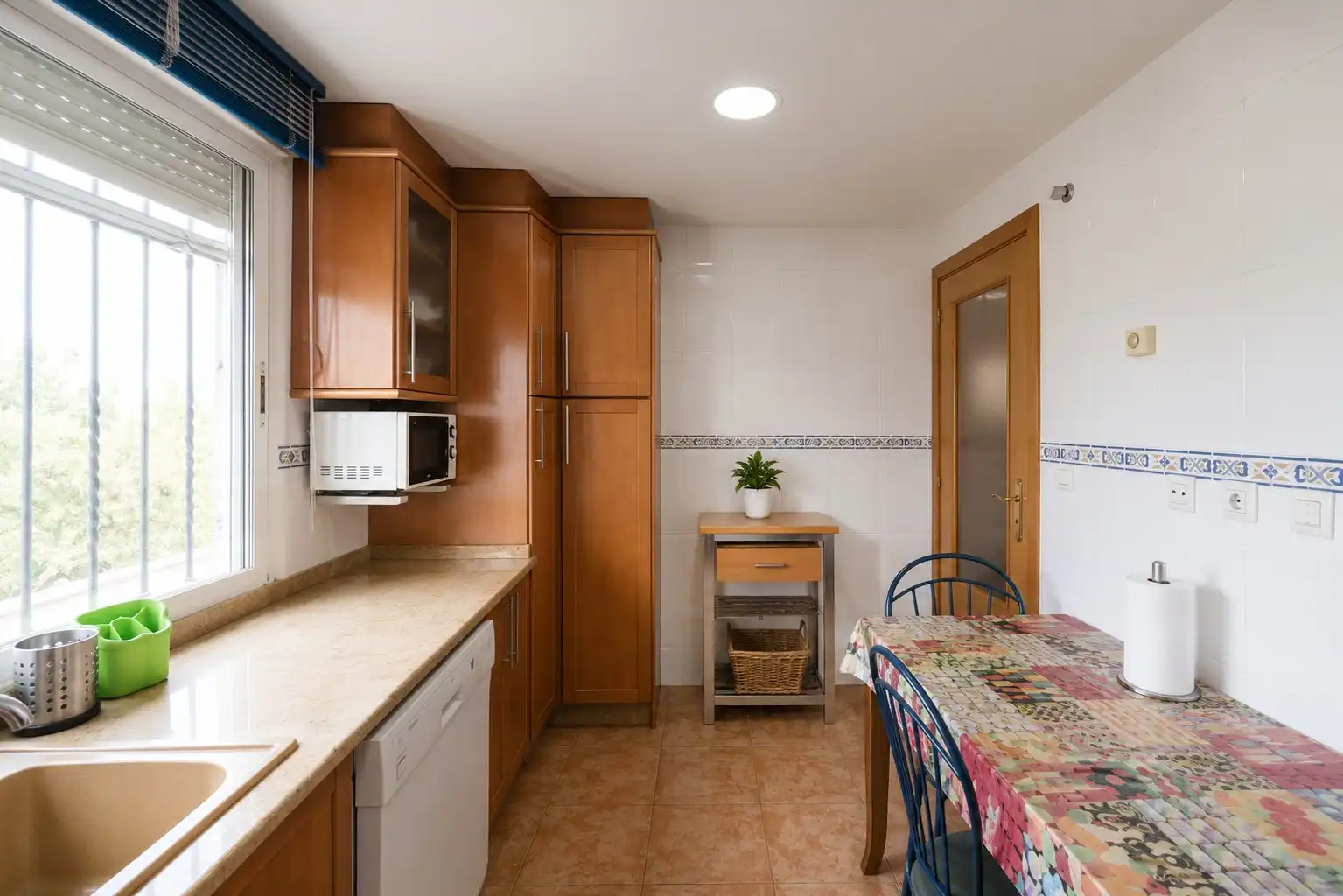 Cuina de Casa adosada en venda en Moncada amb Calefacció, Terrassa i Traster
