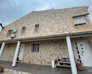 Vista exterior de Casa o xalet en venda en Manises amb Aire condicionat, Jardí privat i Traster