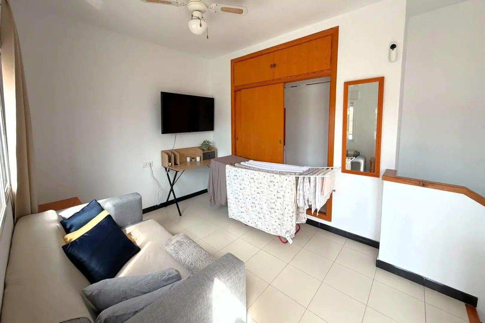 Wohnzimmer von Einfamilien-Reihenhaus zum Verkauf in Torrevieja mit Klimaanlage, Heizung und Terrasse