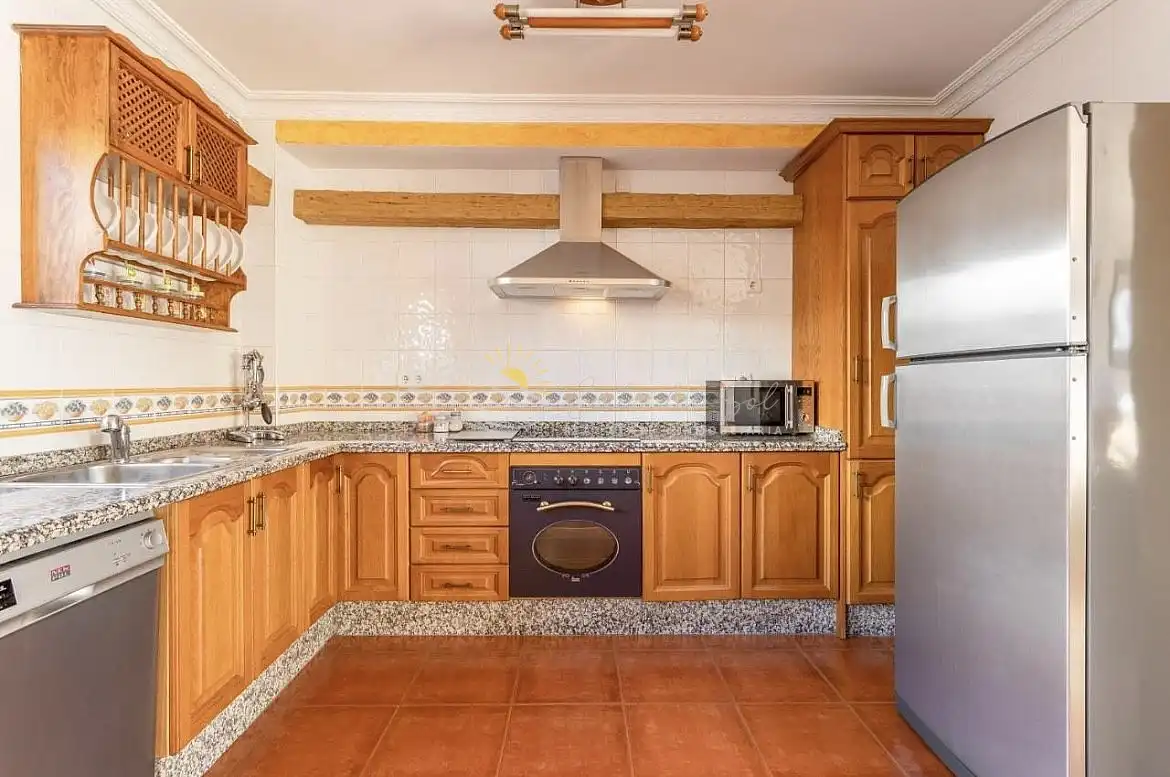 Cocina de Casa o chalet en venta en Nerja con Terraza, Piscina y Horno