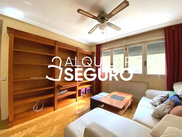 Sala d'estar de Pis de lloguer en Tres Cantos amb Calefacció i Moblat