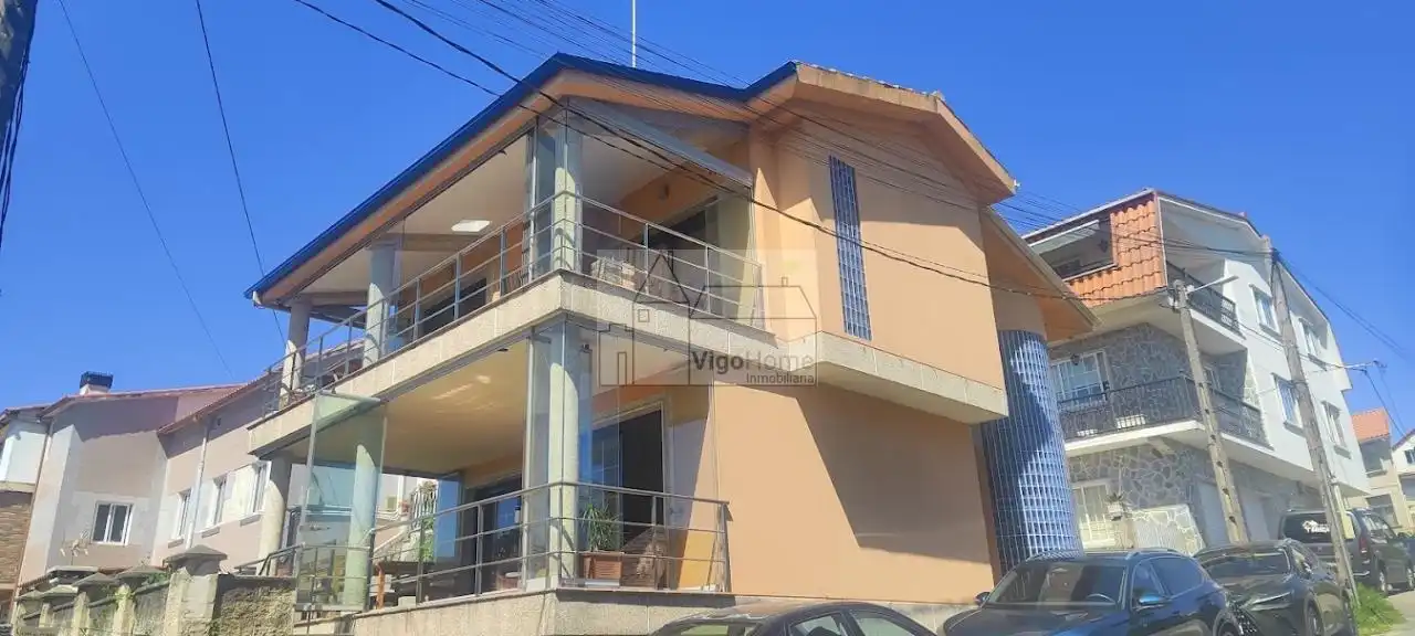 Vista exterior de Casa o xalet en venda en Moaña amb Calefacció, Jardí privat i Terrassa