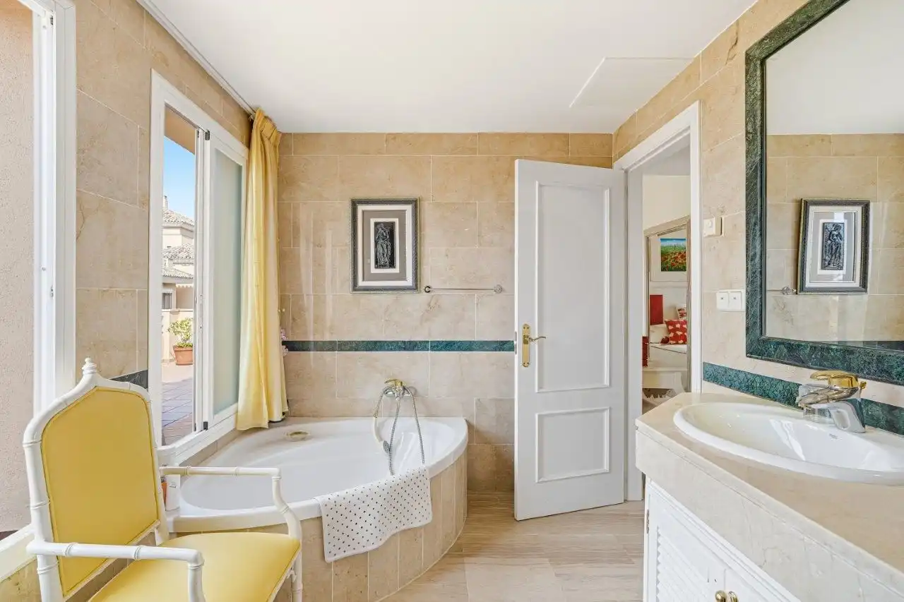 Piso con piscina en venta en Elviria - Cabopino, imagen 22