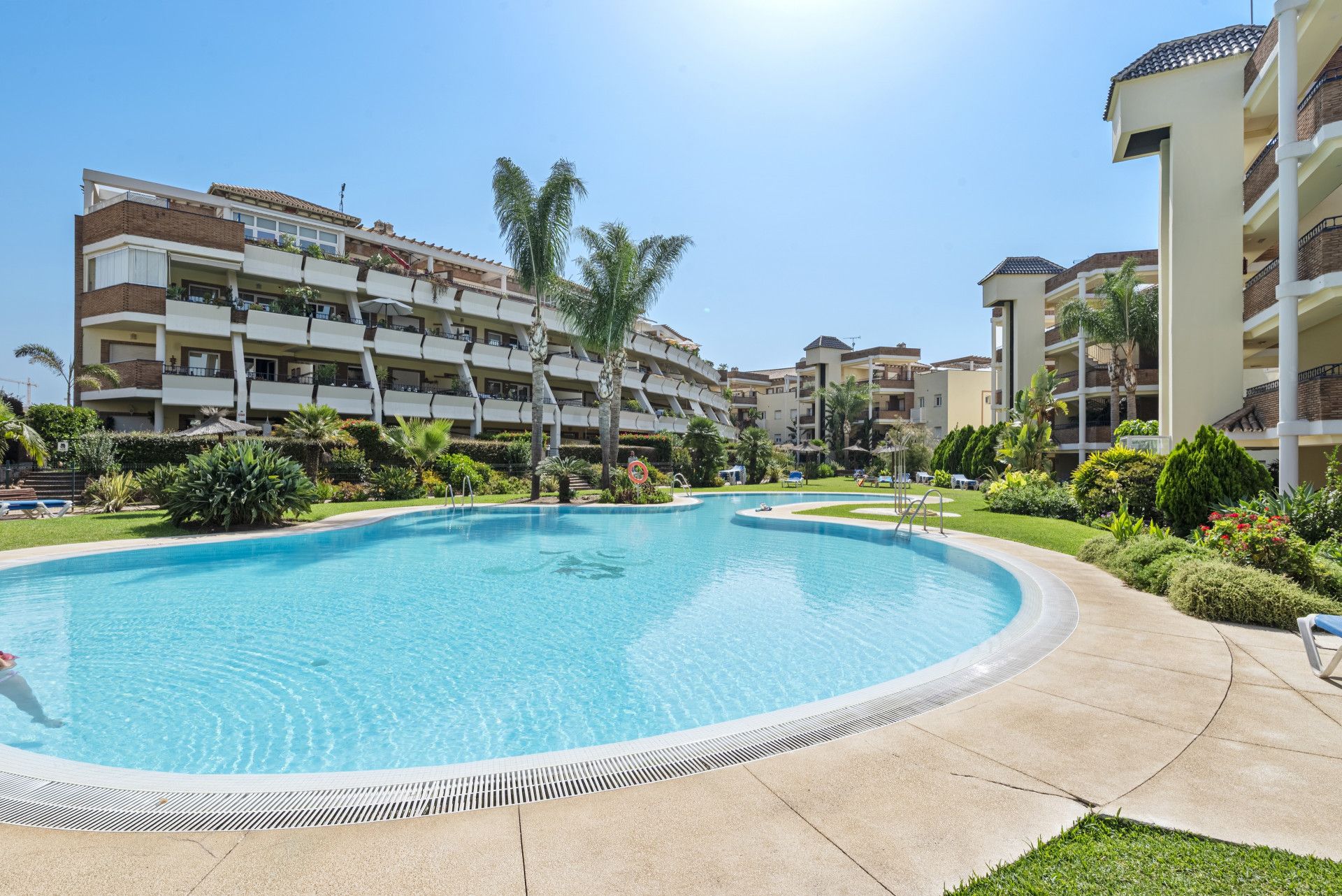 Vista exterior de Apartament en venda en Mijas amb Aire condicionat, Terrassa i Piscina