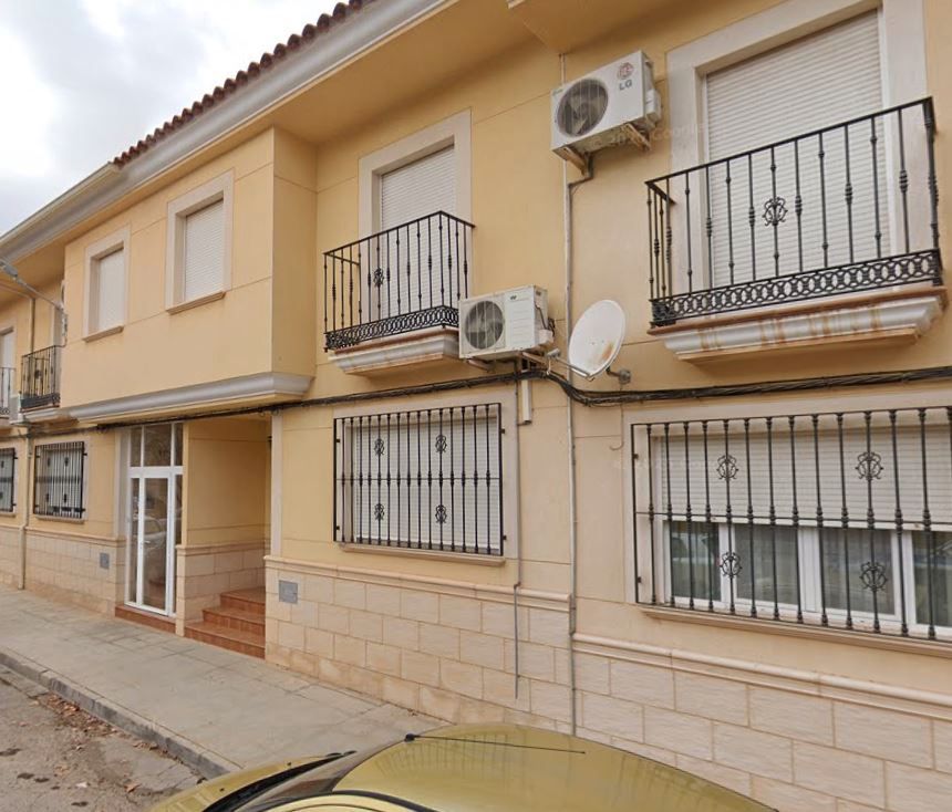 Vista exterior de Casa o xalet en venda en La Gineta amb Calefacció i Terrassa