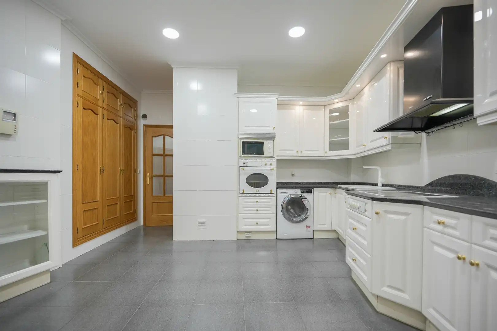 Kitchen of Flat for sale in Valladolid  with Heating, Parquet flooring and Storage room