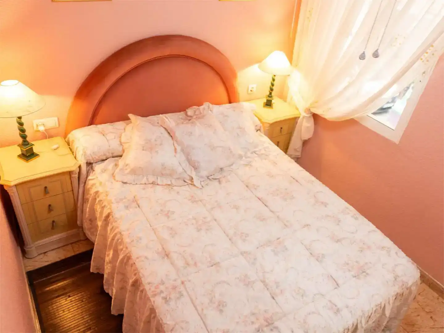 Dormitori de Apartament de lloguer en Almuñécar amb Piscina i Moblat