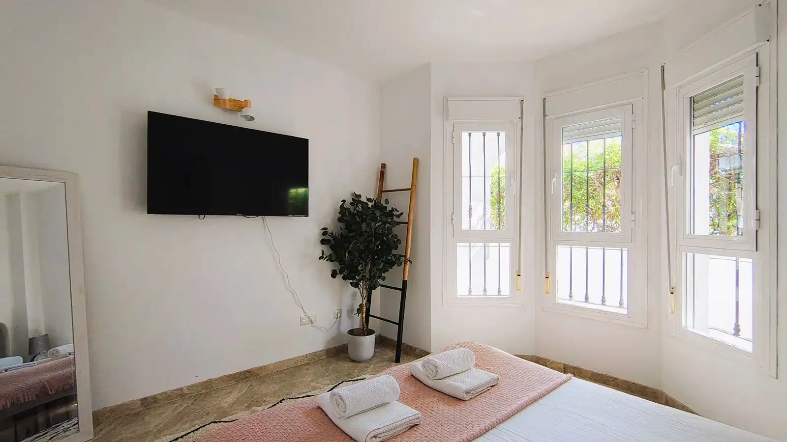 Dormitori de Pis en venda en Marbella amb Aire condicionat, Terrassa i Moblat