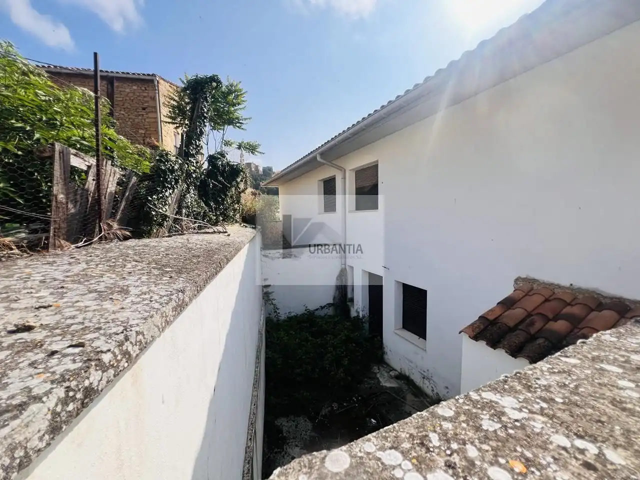 Außenansicht von Einfamilien-Reihenhaus zum Verkauf in Torres del Río mit Privatgarten