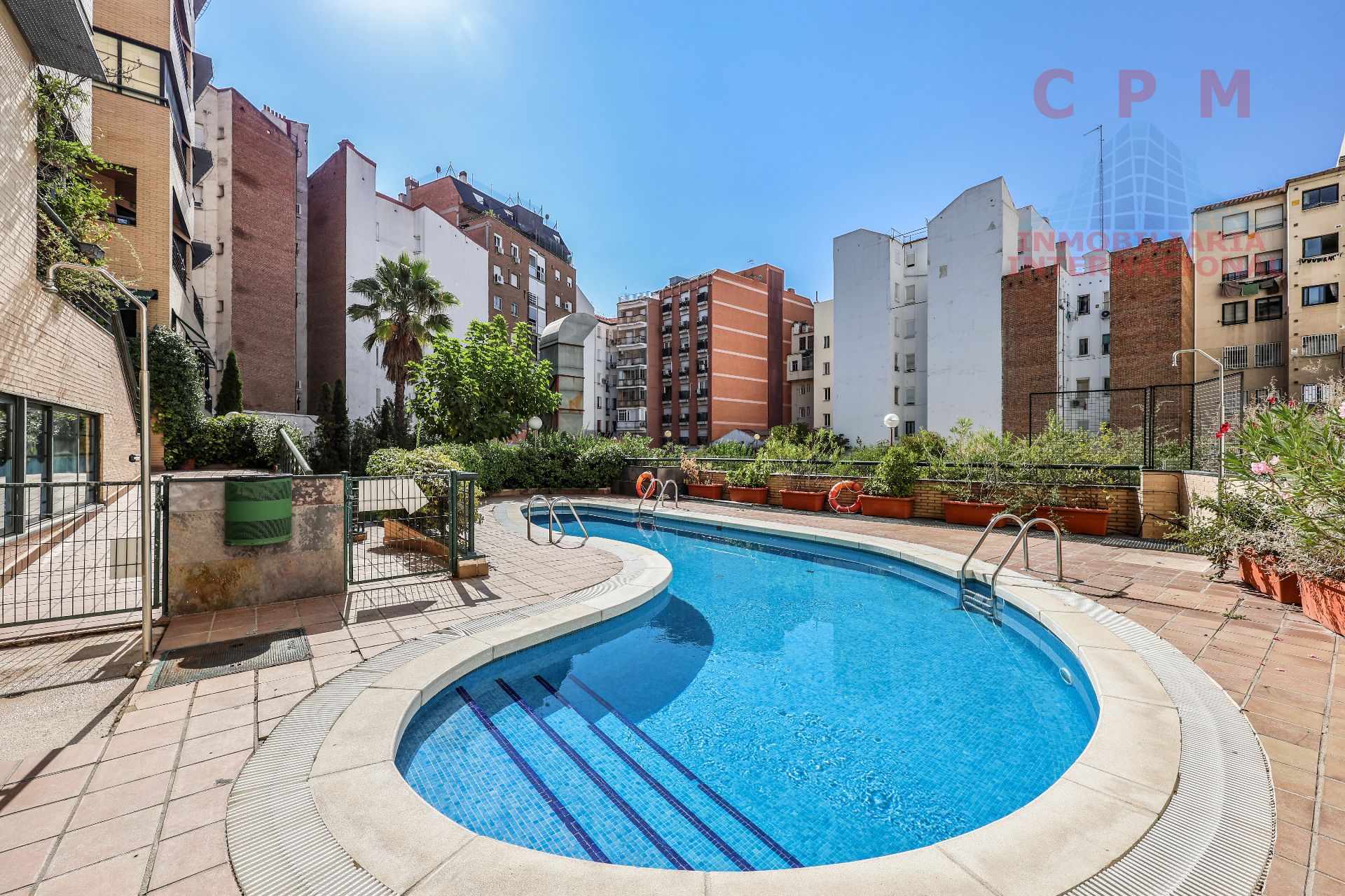 Swimming pool of Duplex to rent in  Madrid Capital  with Air Conditioner, Heating and Parquet flooring
