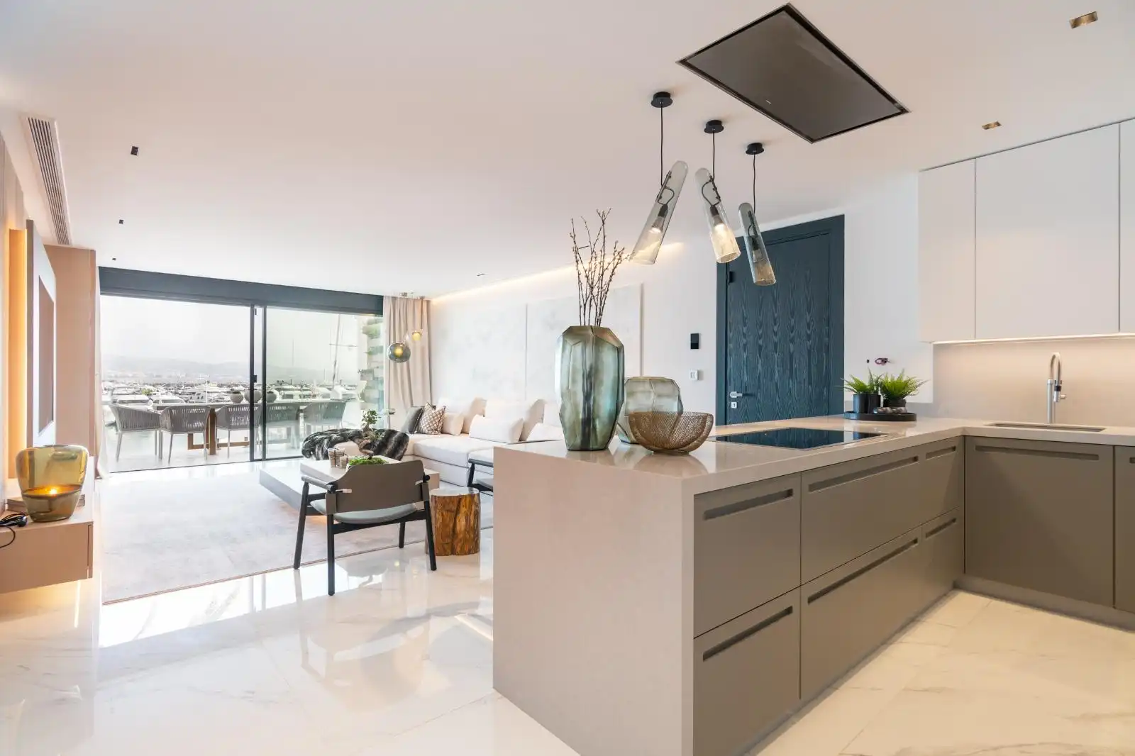 Kitchen of Flat for sale in Marbella  with Air Conditioner, Terrace and Oven