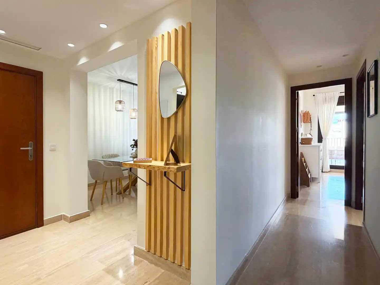 Wohnung zum Verkauf in Estepona mit Klimaanlage, Terrasse und Abstellraum