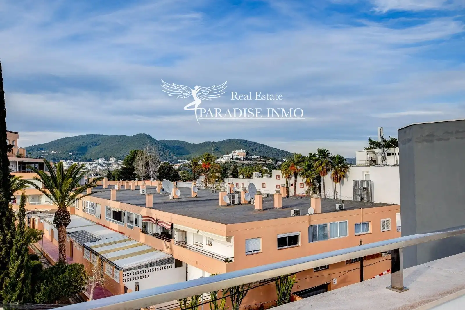 Vista exterior de Ático de alquiler en Santa Eulària des Riu con Aire acondicionado, Calefacción y Terraza