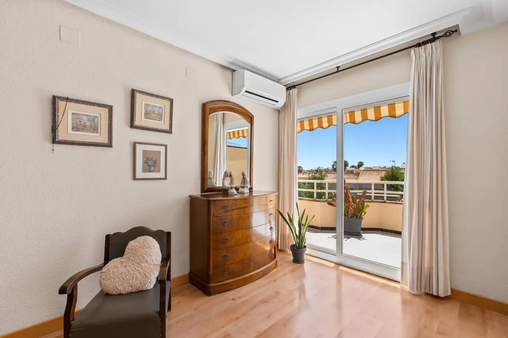 Dormitori de Casa adosada en venda en Alicante / Alacant amb Aire condicionat, Calefacció i Terrassa