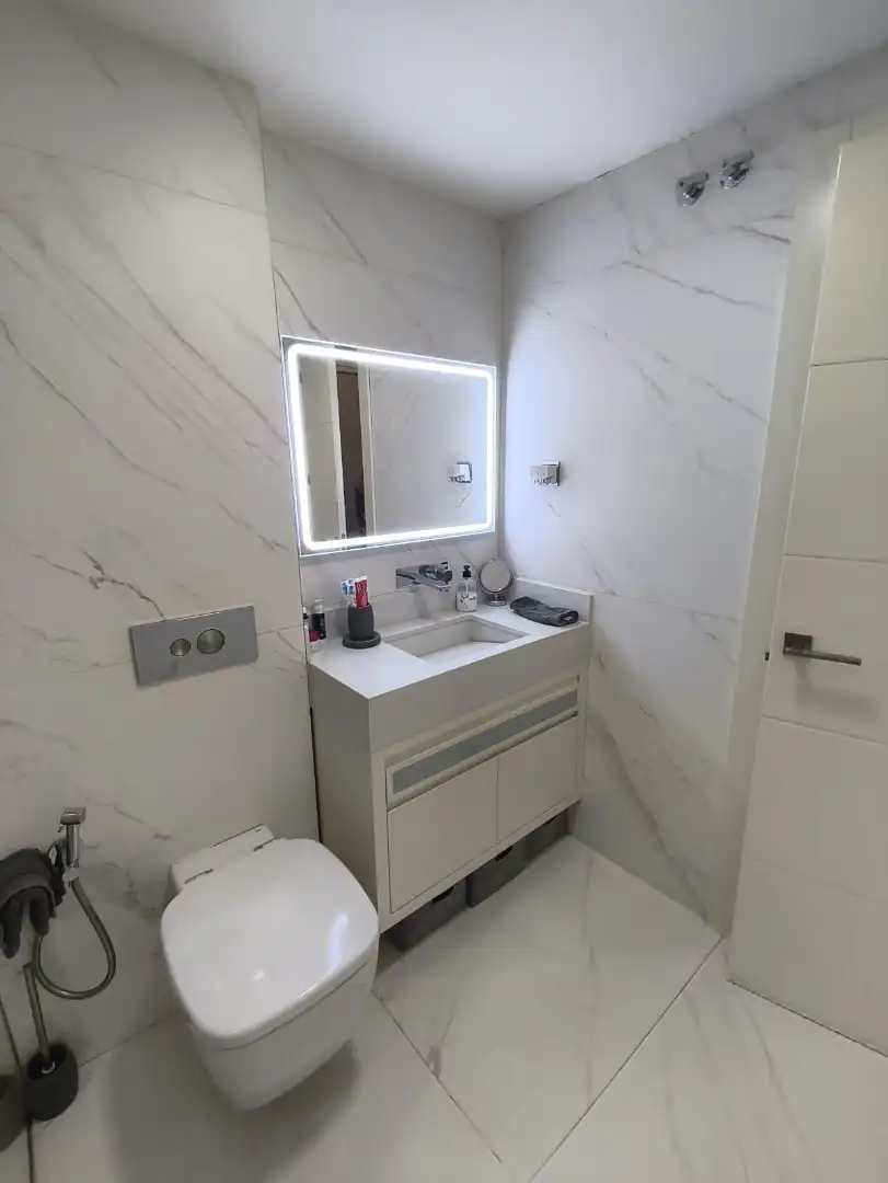 Bathroom of Flat for sale in Madrid  with Air Conditioner, Heating and Storage room