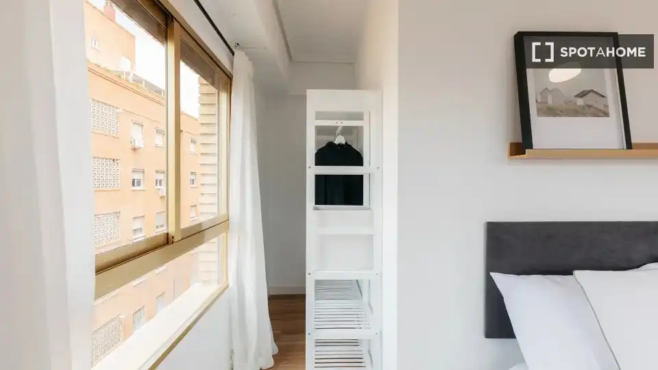 Habitación de Piso de alquiler en Valencia con Aire acondicionado, Calefacción y Amueblado