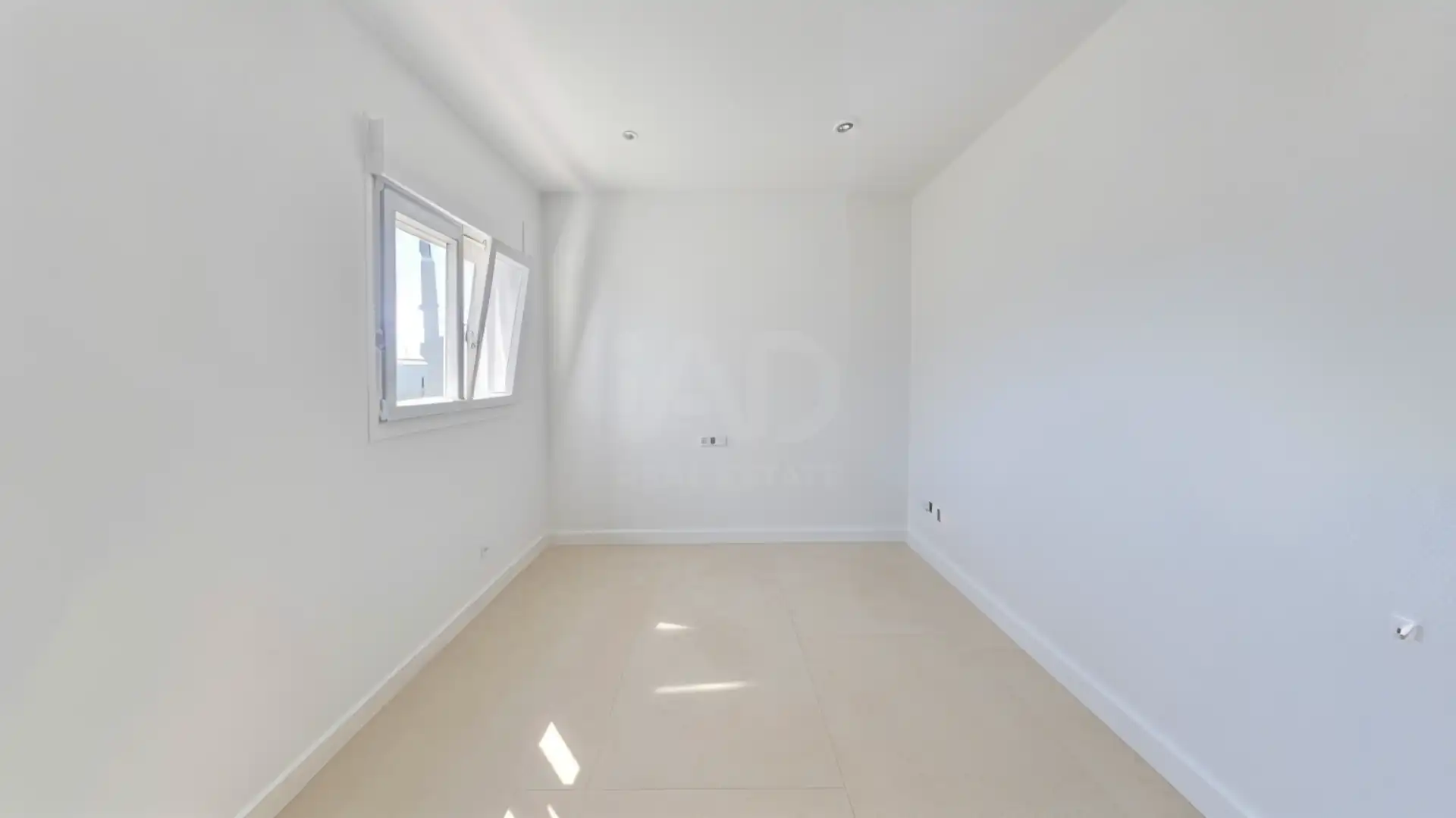 Dormitori de Casa o xalet en venda en Chiclana de la Frontera amb Aire condicionat, Terrassa i Piscina