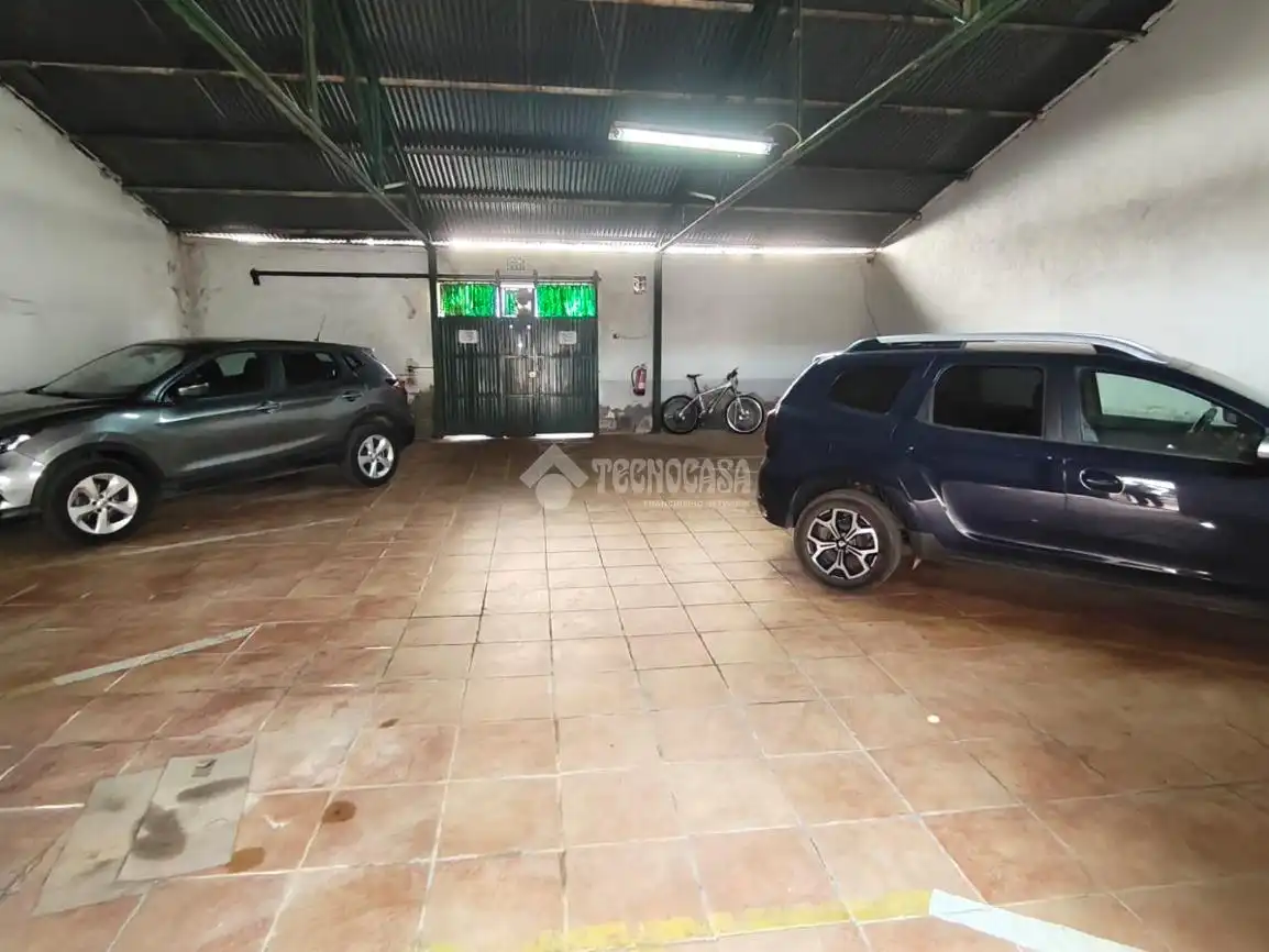 Aparcament de Casa adosada en venda en La Carolina amb Moblat